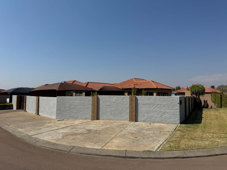 4 Bedroom Property for Sale in Hexrivier Lifestyle Estate North West